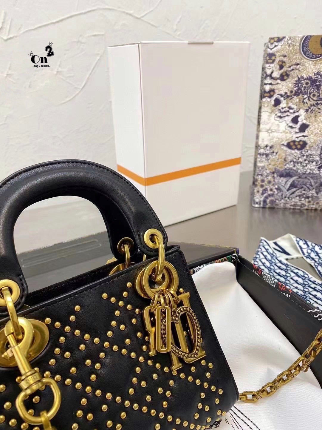 Dior bag Lady rhombus three grid diana bag / DIOR CD MINI LADY STUDDED BAG กระเป๋าสะพายข้างไซส์มินิสุดฮอต คลาสสิคตลอดกาล งานสวยเป๊ะ จะถือออกงานหรูๆ คุณหนูๆ ก็เริ่ด จะหิ้วเป็น everyday bag ก็เก๋สุดๆ ค่ะ