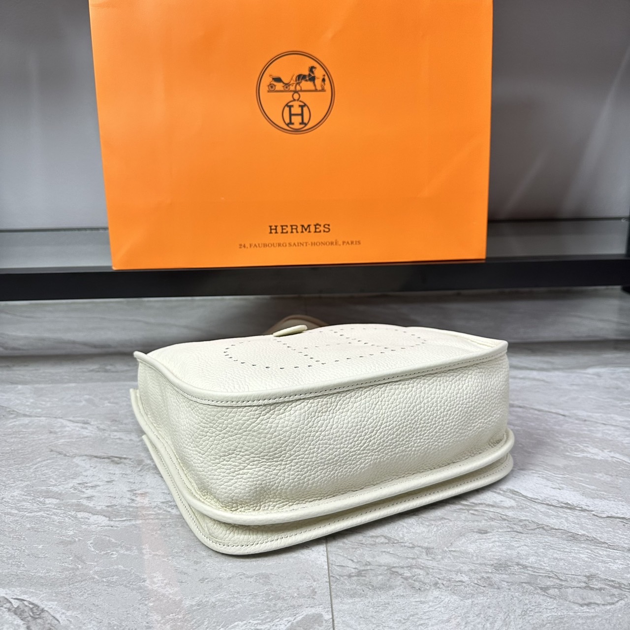 HERMES Evelyne PM Bag The Perfect Crossbody Bag 29cm กระเป๋าทรงโท้ทแบรนด์หรู เอกลักษณ์ของความสง่างาม เกรดออริ สลับแท้ 1:1 ใช้งานต่างประเทศได้