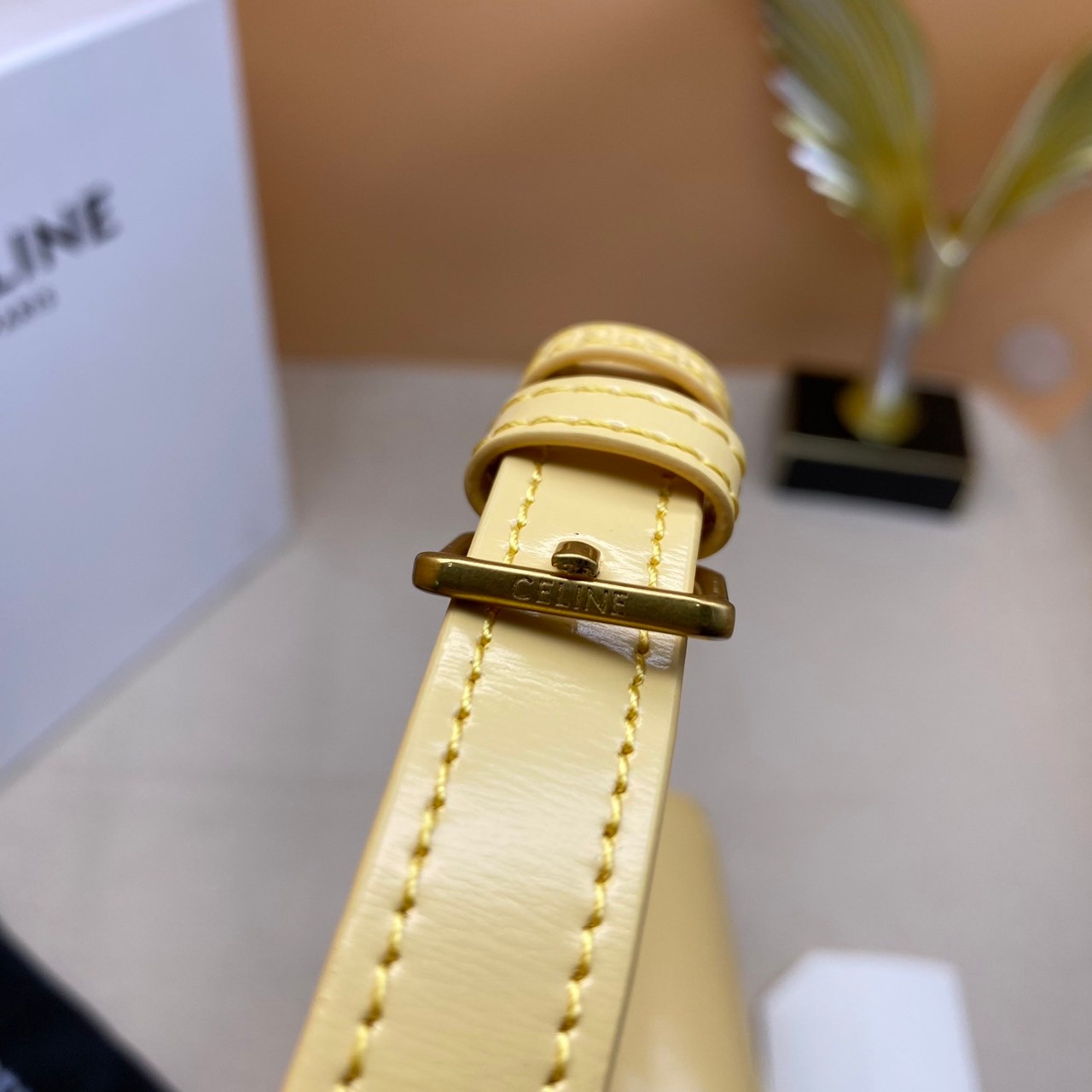 TEEN 18cm : CELINE TEEN TRIOMPHE BAG IN SHINY CALFSKIN / Celine Triomphe Bag / Celine Bag พร้อมส่ง 7 สี เกรดออริ 1:1 กระเป๋าแบรนด์หรูที่ควรมีแห่งปี รูปทรงสี่เหลี่ยมรุ่นฮอตฮิตของเหล่าดาราและเซเลบทั้งหลาย ดีไซต์เรียบหรู