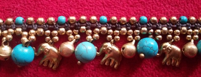 สร้อยข้อมือเชือกเทียนหินเทอร์คอยส์สีฟ้าตุ้งติ้งรูปช้างค่ะ