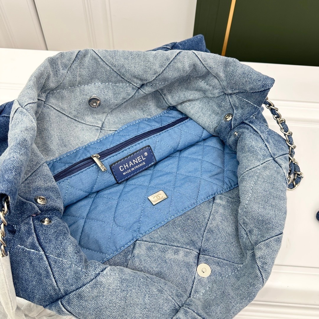 CHANEL Denim Quilted Chanel 22 Blue / Chanel 22 Handbag Denim พร้อมส่ง กระเป๋าสะพายยีนส์ เท่ๆ คูลๆ งานเดนิมฟอกดีเทลความสวยมากมาย ภายในโล่งกว้าง จุของได้สบายๆ