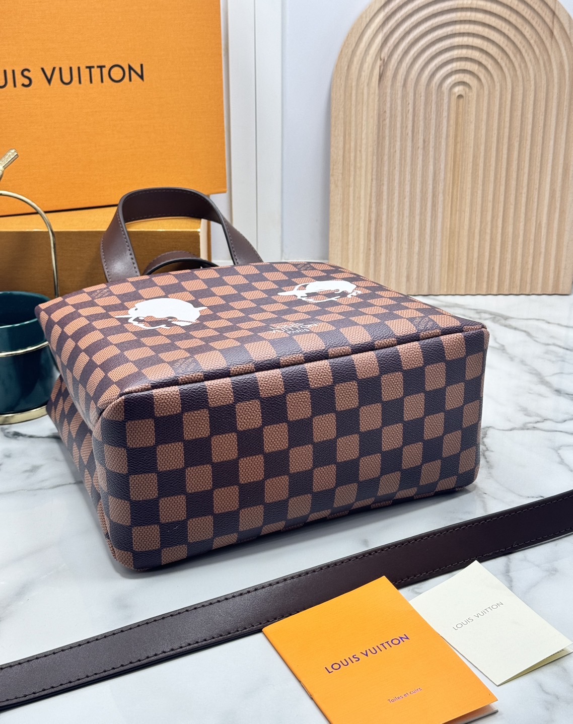 TOP ORI หนังแท้ | LV Mini Shopper Tote Bag Damier Phriendship Canvas กระเป๋าทรงโท้ท ดีไซน์แครี่ออลขนาดเล็กที่ได้แรงบันดาลใจจากดีไซน์กระเป๋าช้อปปิ้งคลาสสิก