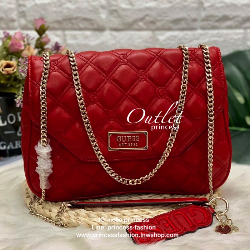 GUESS LOLLI CONVERTIBLE CROSSBODY BAG รุ่นแนะนำค่ะ!! กระเป๋าสะพายข้าง//ทบสายสะพายไหล่ได้ วัสดุหนังลายนวม ด้านหน้ามีอะไหล่โลโก้แบรนด์ เปิดปิดกระเป๋าแบบกระดุมแม่เหล็ก ภายในกว้างสามารถใส่ของจุ ใส่กระเป๋าสตางค์ใบยาวได้ค่ะ มีช่องซิปและช่องเล็กใส่ของจุกจิกน่ะค่