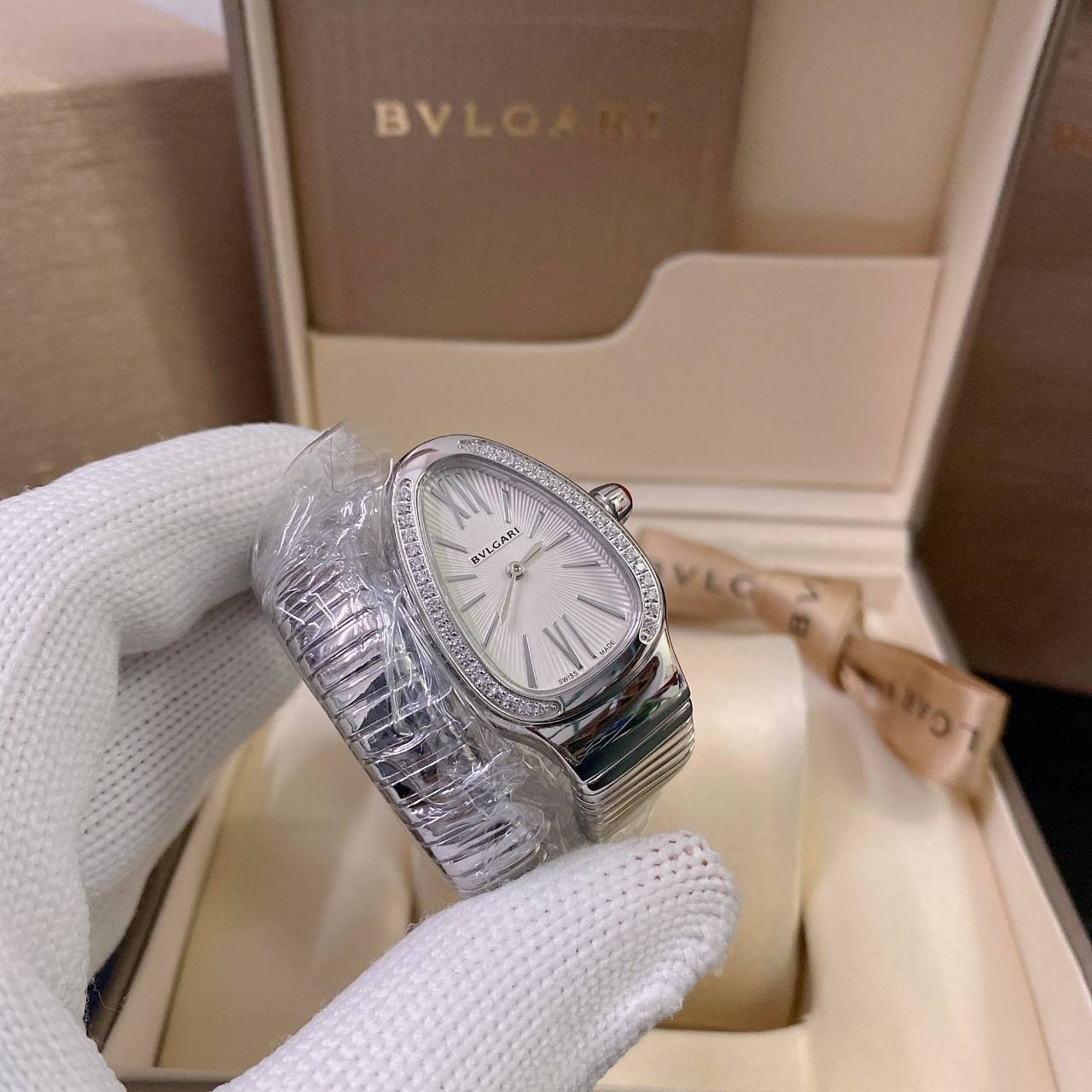 BVLGARI SERPENTI WATCH 24mm 26mm นาฬิกาบุลการี รุ่นหน้าปัดล้อมเพชร นาฬิกาผู้หญิง ภาพสินค้าถ่ายจากงานขายจริง