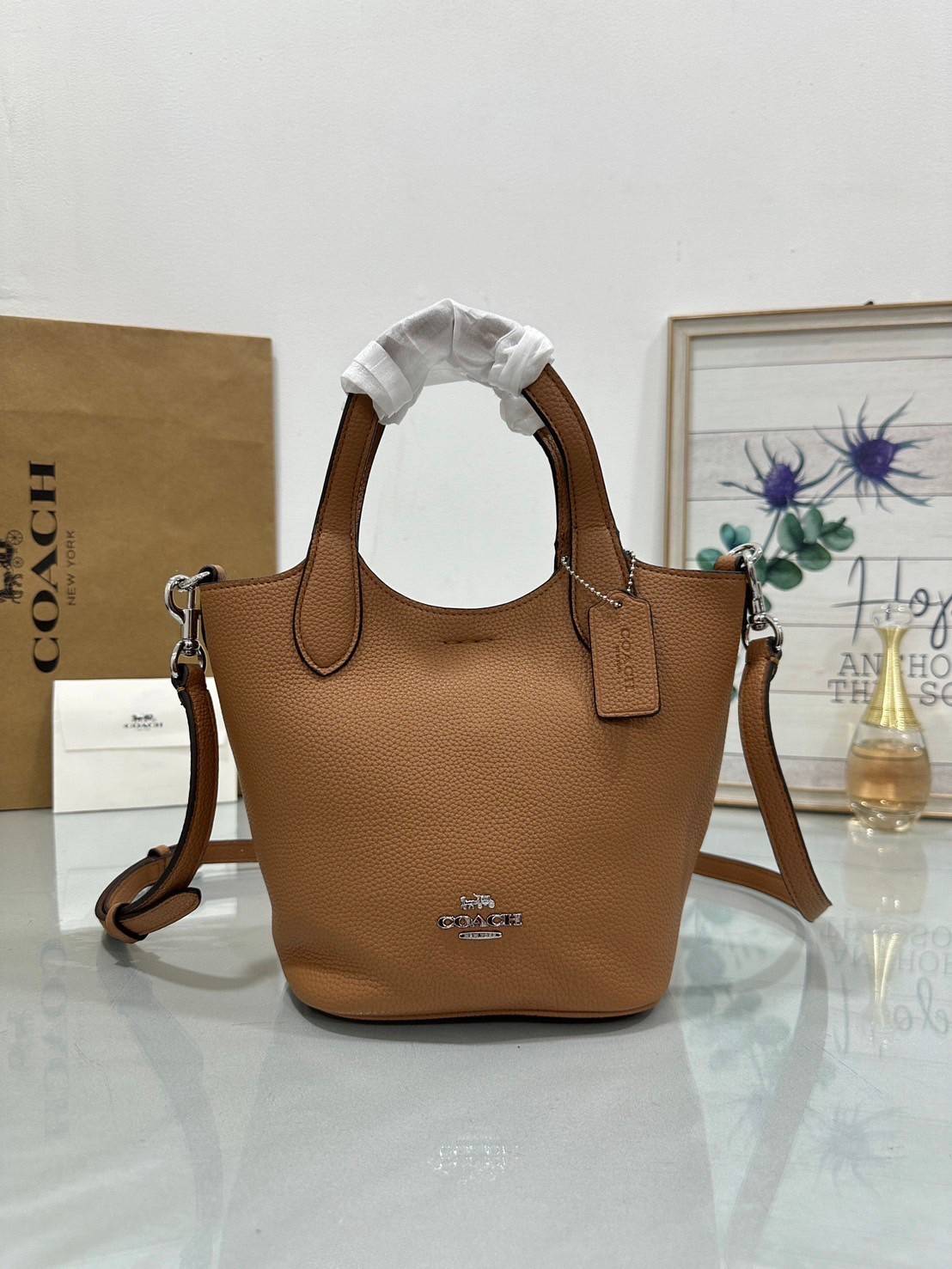 พร้อมส่ง 5 สี COACH HANNA BUCKET BAG กระเป๋าถือ/สะพายข้างทรงบักเก็ตรุ่นใหม่ดีไซน์เก๋น่ารัก เกรดท็อปออริ เกรดดีสุด สลับแท้ 1:1