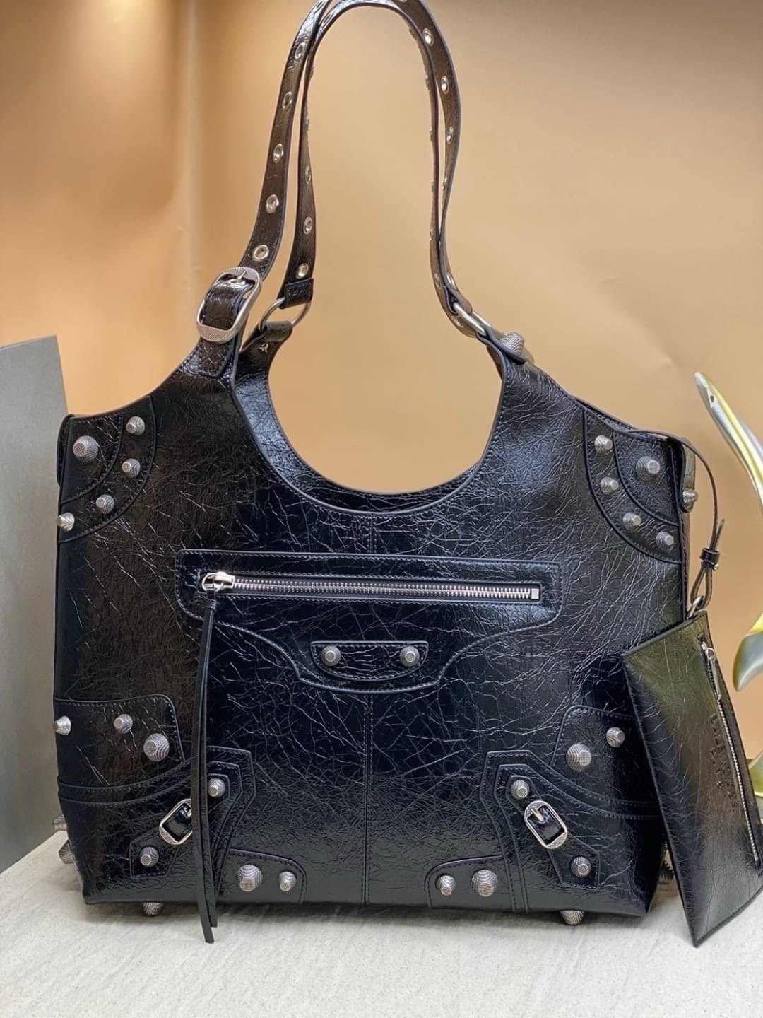 Balenciaga Le Cagole Medium Carry All tote bag กระเป๋าสะพายทรงโท้ท ใบใหญ่ สวยเท่ เกรดออริ 1:1 สลับแท้ ใช้งานต่างประเทศได้