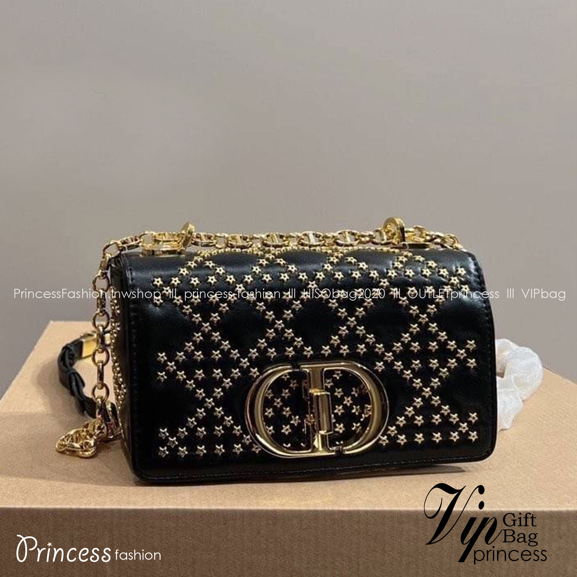 DIOR CARO BAG 8" กระเป๋าสะพายข้างทรงสวยรุ่นพิเศษ ปักหมุดสีทองเต็มใบ หรูหราอร่ามทั่วทั้งใบ ดีไซน์ย้อนยุค เป็นเอกลักษณ์และคลาสสิค หรูหรา ใช้งานง่าย ในราคาสุดคุ้ม จัดเลย!!