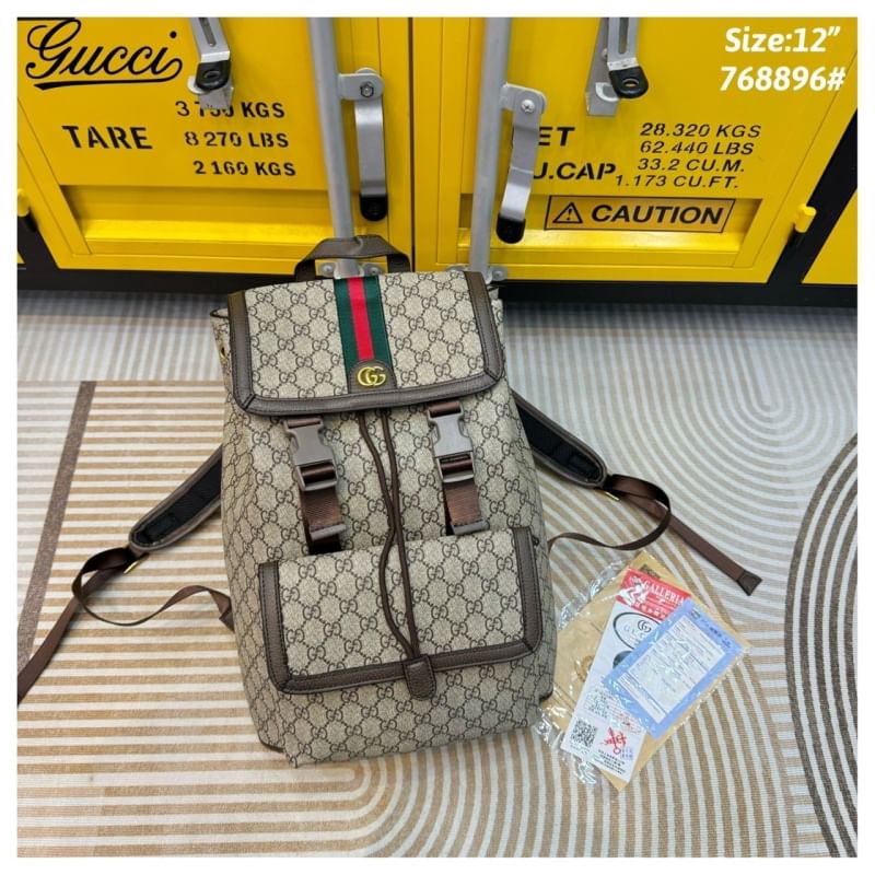 GUCCI Ophidia small backpack กระเป๋าเป้ แคนวาส GG Supreme พาเลตต์สีน้ำตาลเบจที่สวยงามเหนือกาลเวลา โดดเด่นด้วยลาย Double G ขนาดกำลังเหมาะ ไม่เล็กไม่ใหญ่จนเกินไป ใช้งานง่าย
