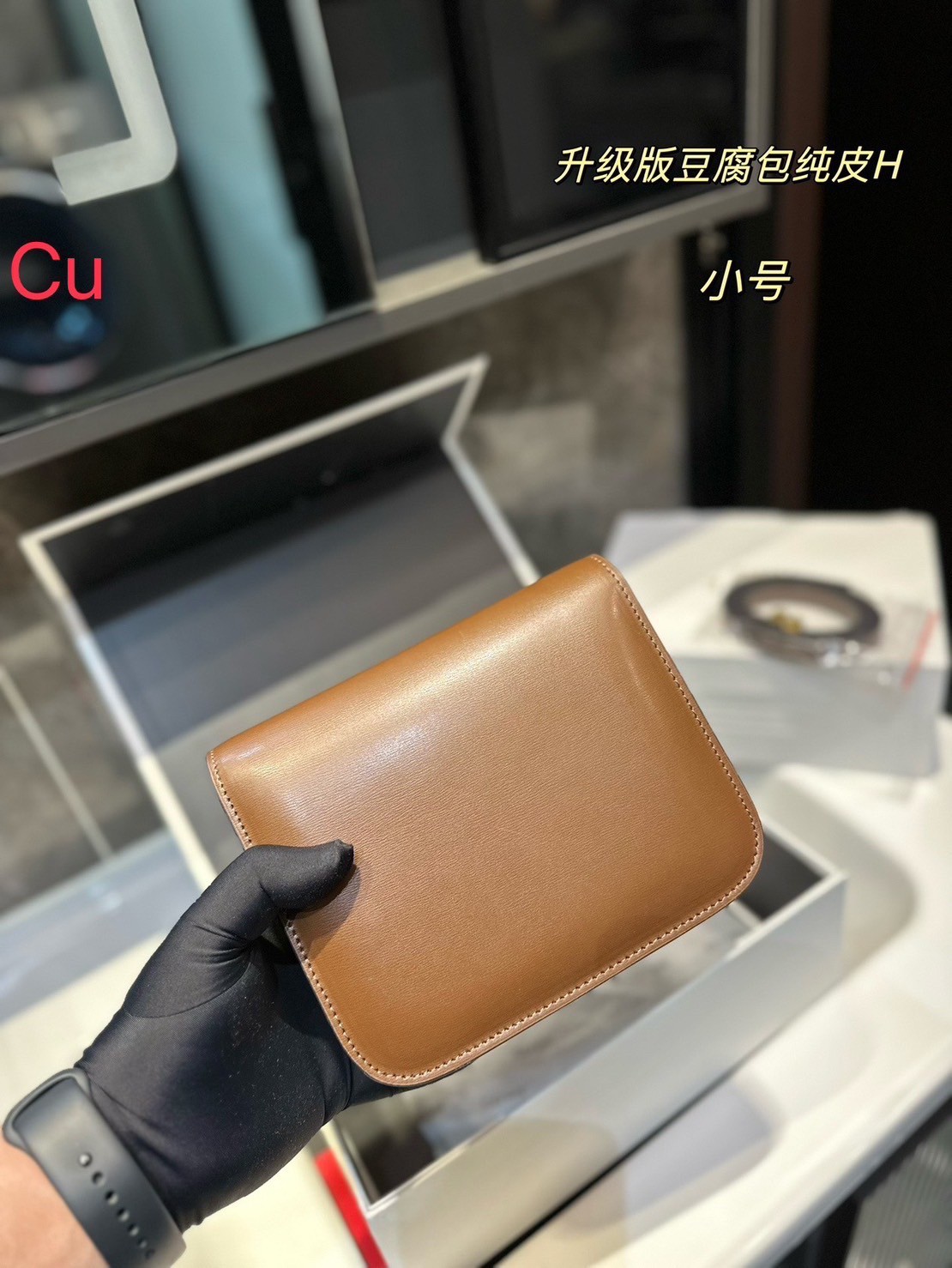 CELINE Classic bag in box calfskin / Celine Bag พร้อมส่ง กระเป๋าแบรนด์หรูที่ควรมีแห่งปี เรียบแต่หรู ต้องยกให้รุ่นนี้เลยค่ะ สวยสะกดทุกสายตา งานหนังเรียบสวยมาก แนะนำค่ะ