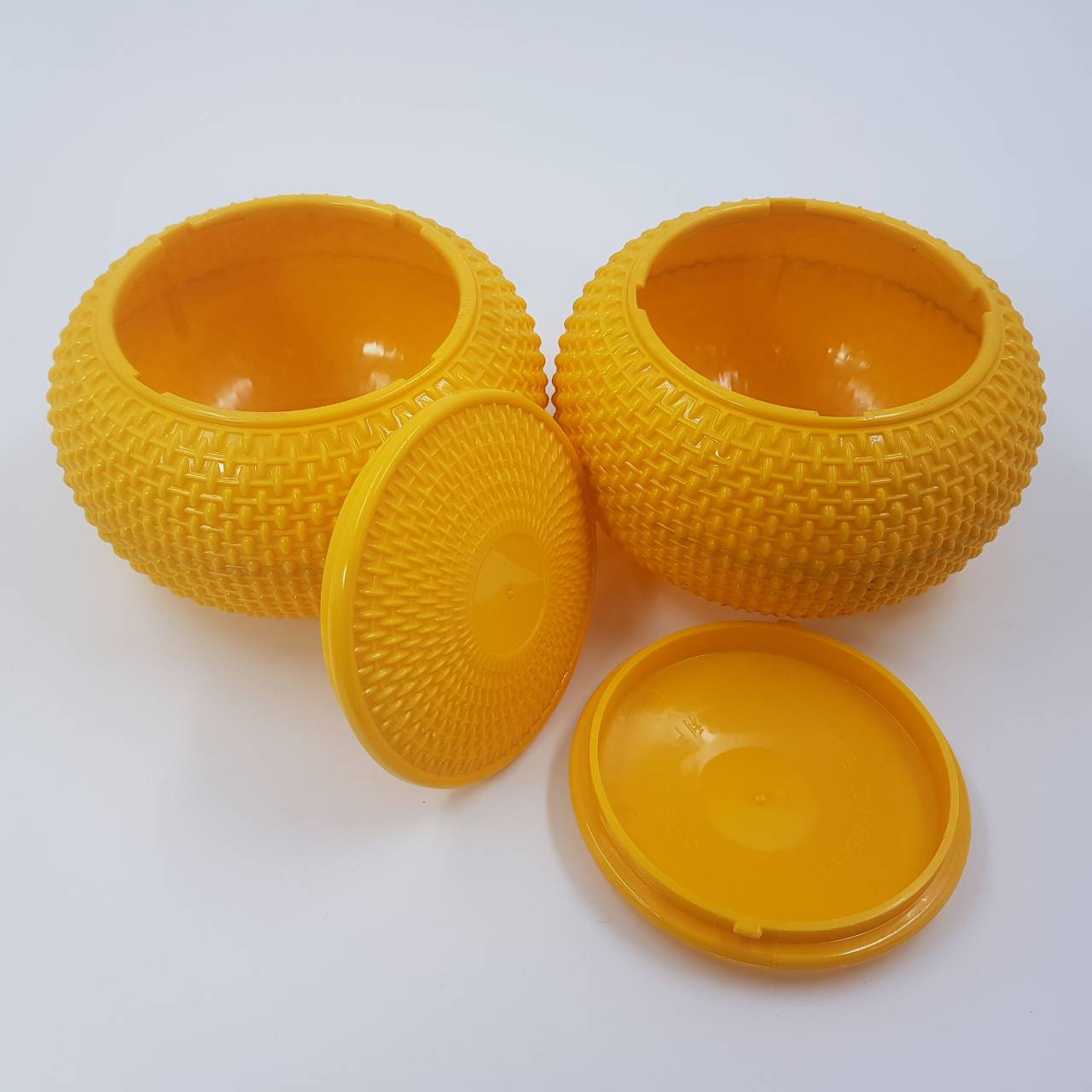 เม็ดหมากล้อมเมลามีนนูนสองด้านและโถพลาสติกสีเหลือง