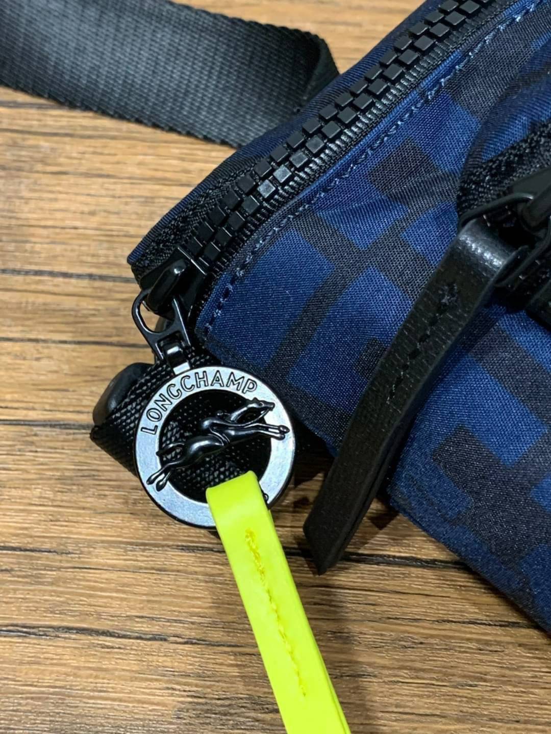 LONGCHAMP LE PLIAGE LGP BELT BAG M เท่ห์อย่างมีสไตล์กระเป๋าทรงคาดอกและคาดเอวดีไซน์แนวสปอร์ต เพิ่มความโดดเด่นทันสมัยด้วยลายซิกเนเจอร์