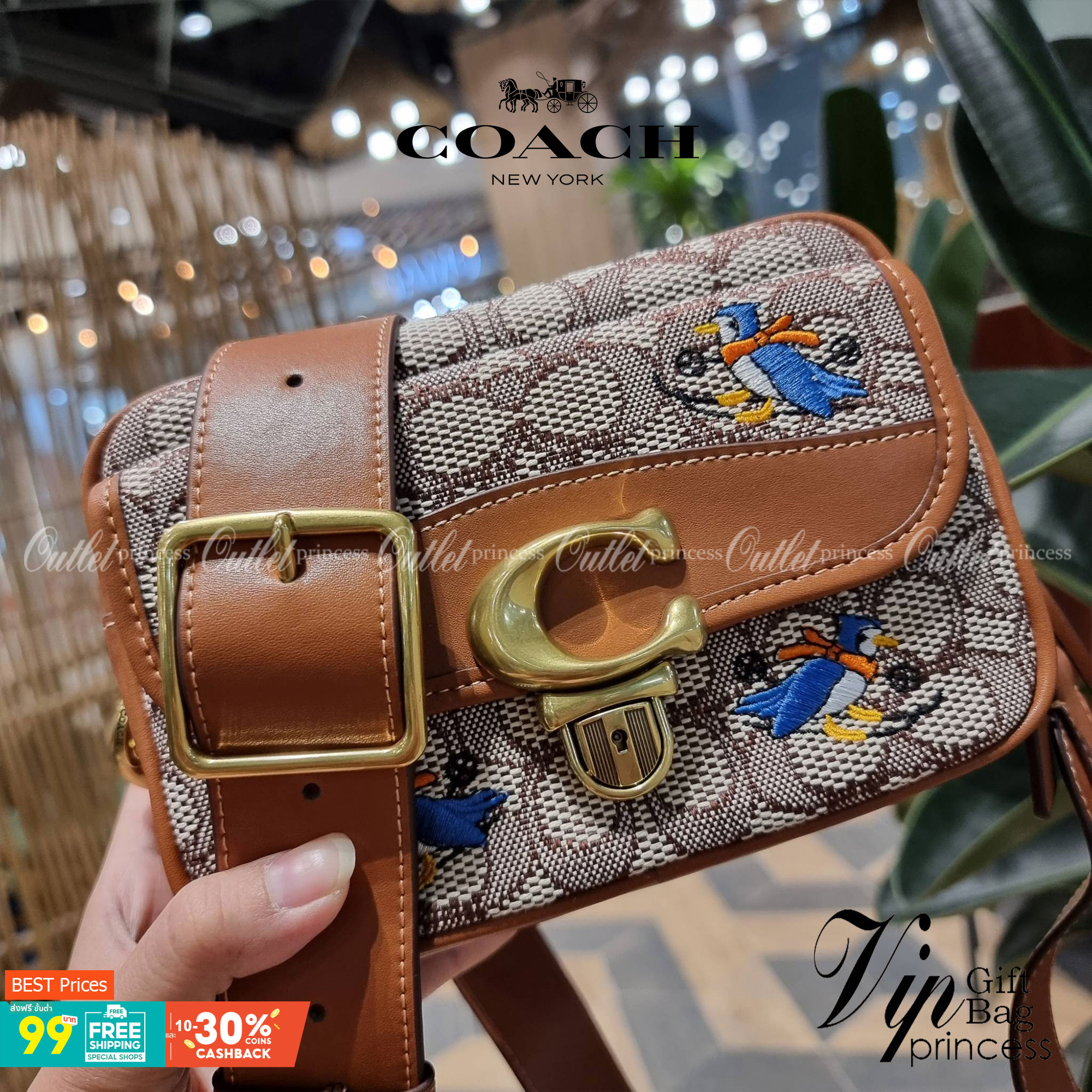 COACH C7764 STUDIO CAMERA BAG 19 IN SIGNATURE TEXTILE JACQUARD WITH CREATURES น้องเล็กใหม่สุดอีกหนึ่ง!! ขนาดเล็กกะทัดรัด มาแบบเลิศๆหรูๆมากแม่ พร้อมเทกเจอร์สุดคิ้วท์!! กระเป๋าสะพายข้างลุคไฮน์ ที่ดีไซน์ออกมาได้ปัง และดูแพงมากๆ ด้วยดีเทลคลาสสิคผสานความเป็นเอ