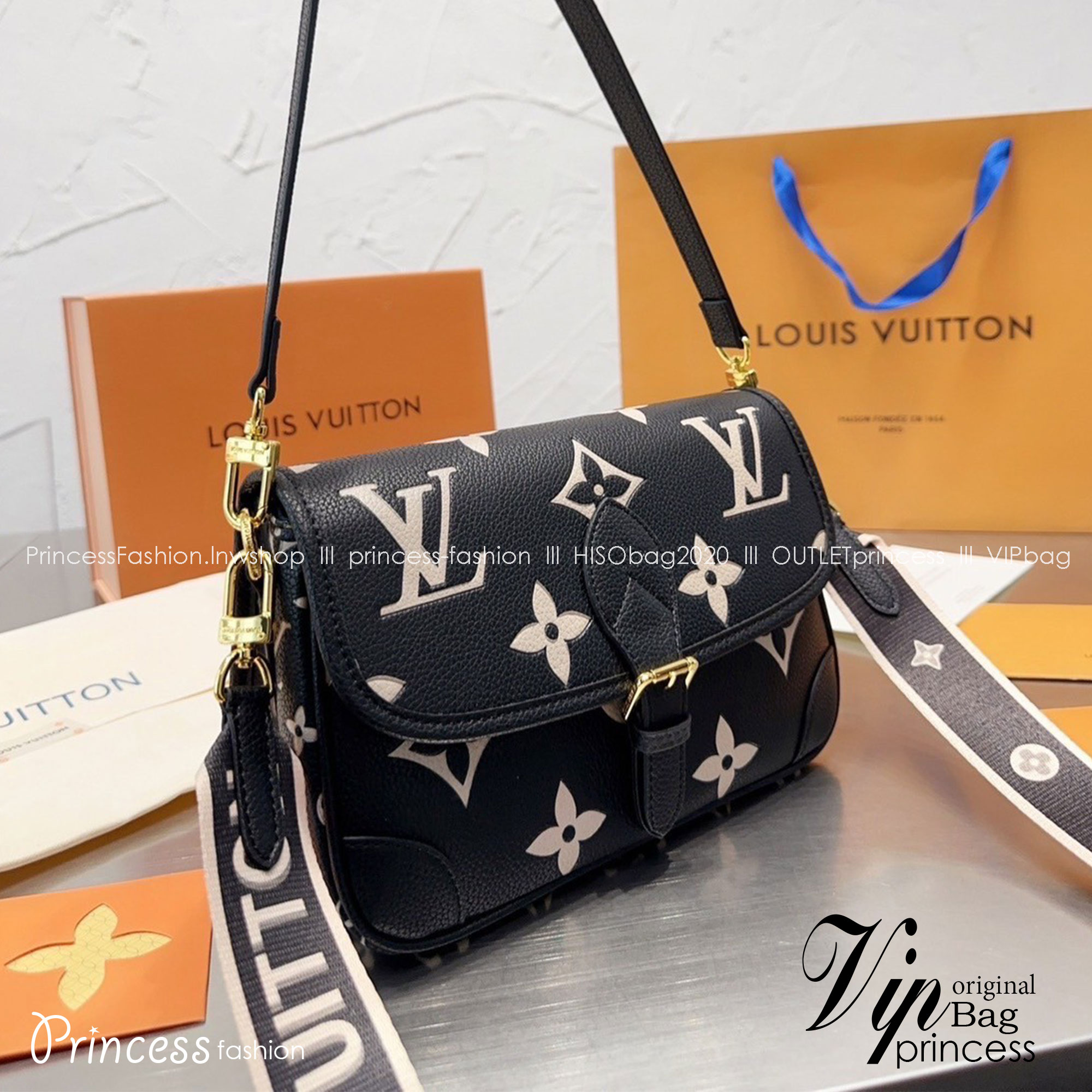 LV DIANE Monogram Canvas - Handbags ดีไซน์น่ารักน่าใช้มากๆ มีสายมาให้ถึง 2 แบบ สายหนังคล้องไหล่ได้ และสายสปอร์ตครอสบอดี้ได้ ปรับเปลี่ยนใช้ตามลุคแต่ละวันได้เลย
