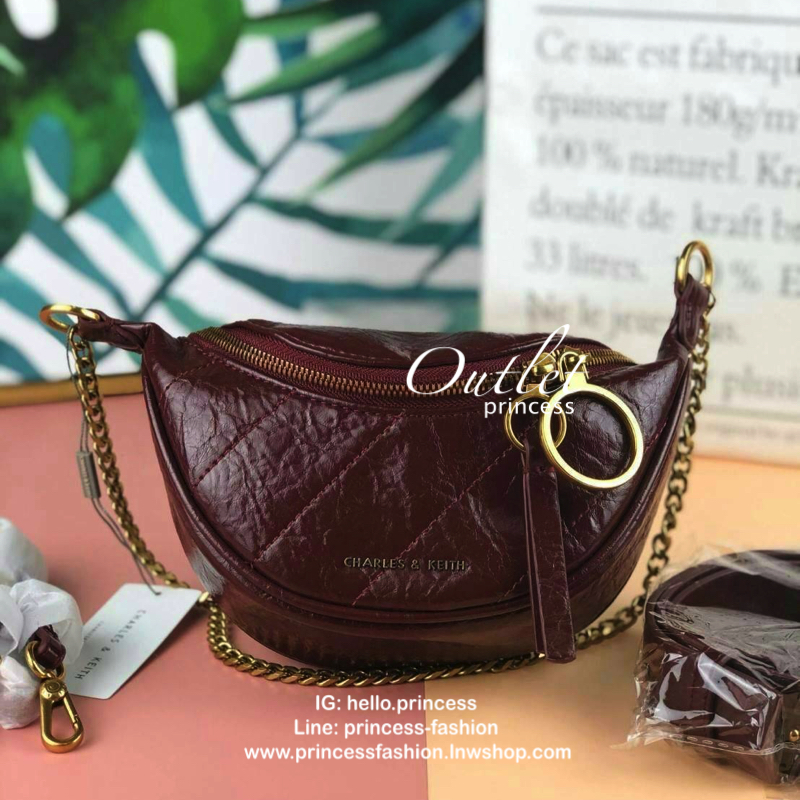 CHARLES & KEITH WRINKLED EFFECT RING ZIP TASSEL CROSSBODY BAG กระเป๋าสาระพัดประโยชน์ ใช้คาเอว คาดอก หรือจะสะพายแบบครอสบอดี้ได้ค่า 💥💥 มีโลโก้แบรนด์ที่ด้านหน้า เปิดปิดแบบซิปคู่เก๋ๆ ด้านในมีช่องใส่บัตรได้ 3 ช่อง รุ่นนี้ใส่ iPhone plus ได้พอดี