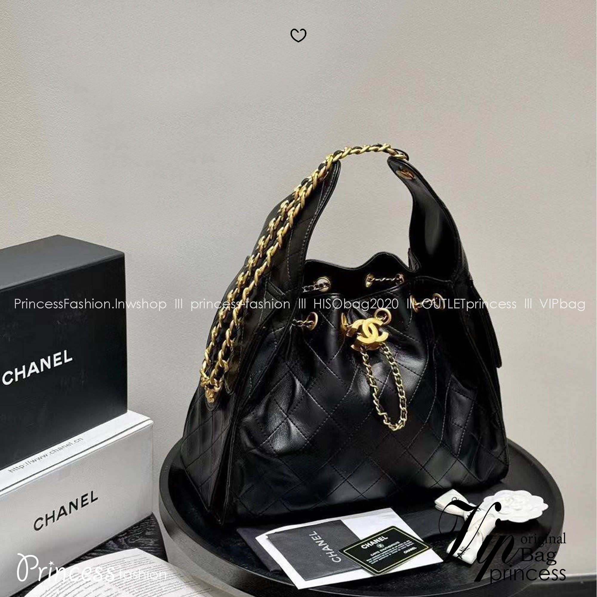 CHANEL 25 Medium Handbag กระเป๋าสะพายทรงโฮโบใบใหญ่ คอลใหม่ล่าสุด ต้อนรับฤดูกาล SPRING-SUMMER 2025 รูปทรงใช้งานได้จริง จุของได้ ถือเก๋ๆ เอวี่เดย์ลุค บอกเลยว่าดีไซน์เก๋มาก