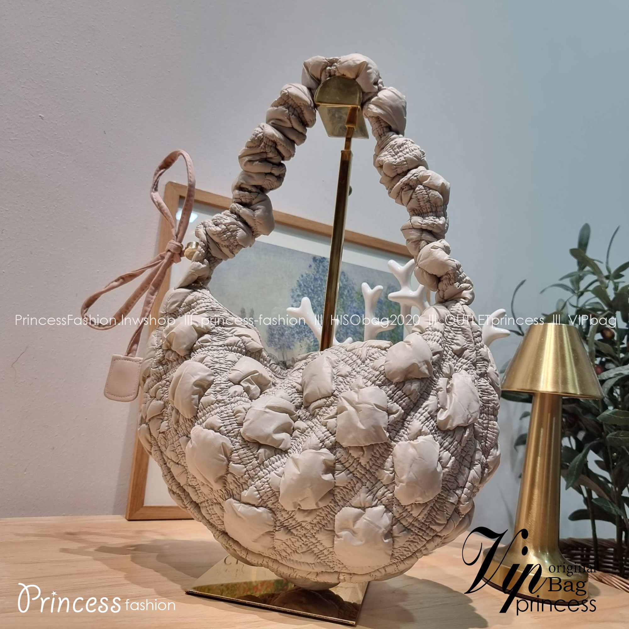 Carlyn cozy bag / Carlyn glaze bag 13 สีพร้อมส่ง อีกหนึ่งคอลเด็ด ที่ฮิตแบบฉุดไม่อยู่ กับไอเท็มนุ่มนิ่มจากเกาหลี พร้อมสีใหม่ล่าสุด กระเป๋าสะพายก้อนเมฆสุดเก๋ ที่สามารถใช้ได้หลากหลาย