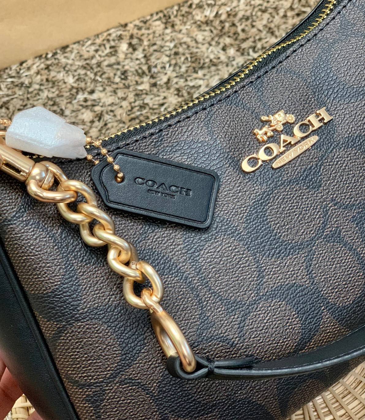 พร้อมส่งครบสี สวยทุกสีเลยค่า😘 ((CA173//CA209//CA548)) COACH TERI SHOULDER BAG 🔹กระเป๋าทรงพอช ในรูปแบบหนังแท้ หนังนิ่มสวยมากค่ะ