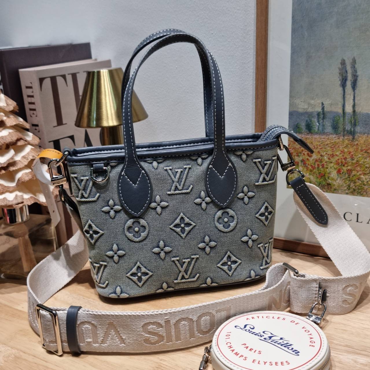 LV neverfull washed denim monogram mini bag ดีไซน์ใหม่ล่าสุดก่อนใคร กระเป๋าทรงโท้ทมินิไซส์ ที่ไม่ได้เล็กตามชื่อ มาในรูปแบบ washed denim สวยคลาสสิค ดูแพงสุดๆ