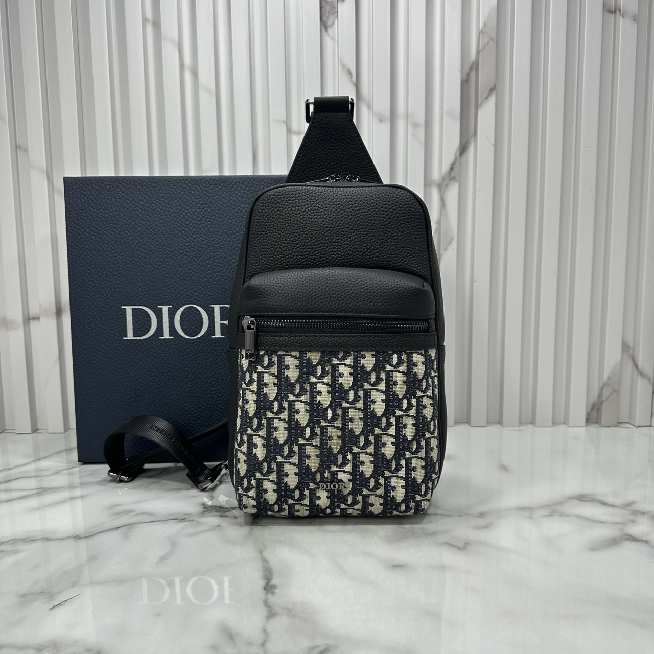 DIOR Sling Bag Rider 2.0 Oblique jacquard fabric กระเป๋าสะพายคาดอก หนังแท้ แคนวาสแท้ สง่างามเหนือกาลเวลา มีไว้ไม่มีเอาท์ ท่านชายควรมีมากค่ะ