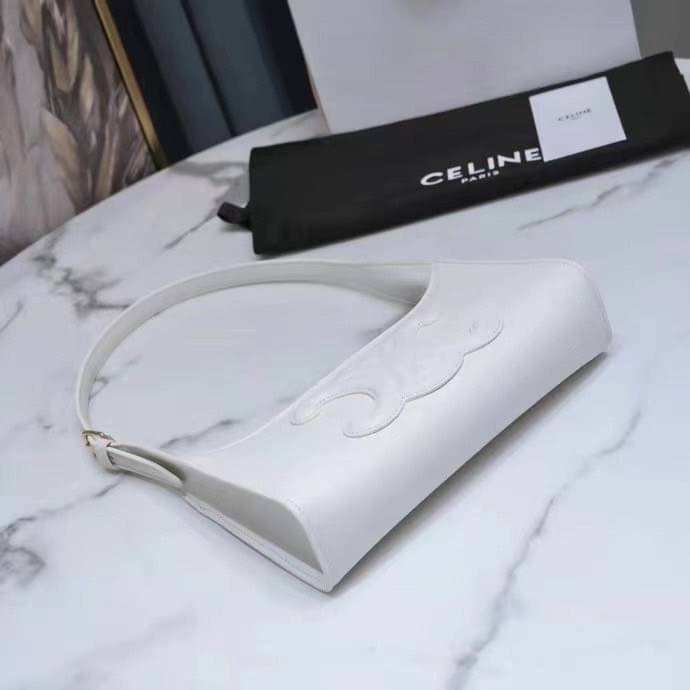 หนังแท้ CELINE SHOULDER BAG CUIR TRIOMPHE IN SMOOTH CALFSKIN ภาพสินค้าถ่ายจากงานขายจริง ใช้งานต่างประเทศได้