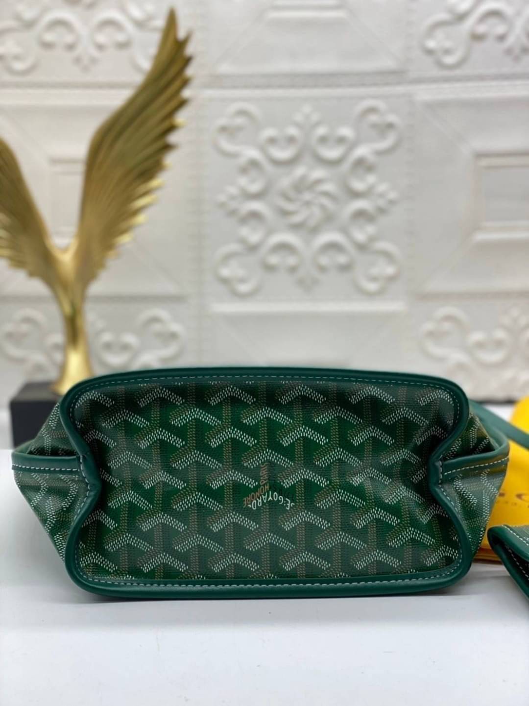 9 สี GOYARD ANJOU TOTE MINI / Goyard Mini Tote เกรดออริจินอลสลับแท้ ใช้งานต่างประเทศได้ ฮอตไอเท็ม กับกระเป๋าสะพายทรงโท้ท ไซส์มินิ กะทัดรัด มาครบสีขายดี เลิศทุกสี รูปทรงคลาสสิค ดีไซน์เป็นเอกลักษณ์ ใช้งานได้หลากหลาย