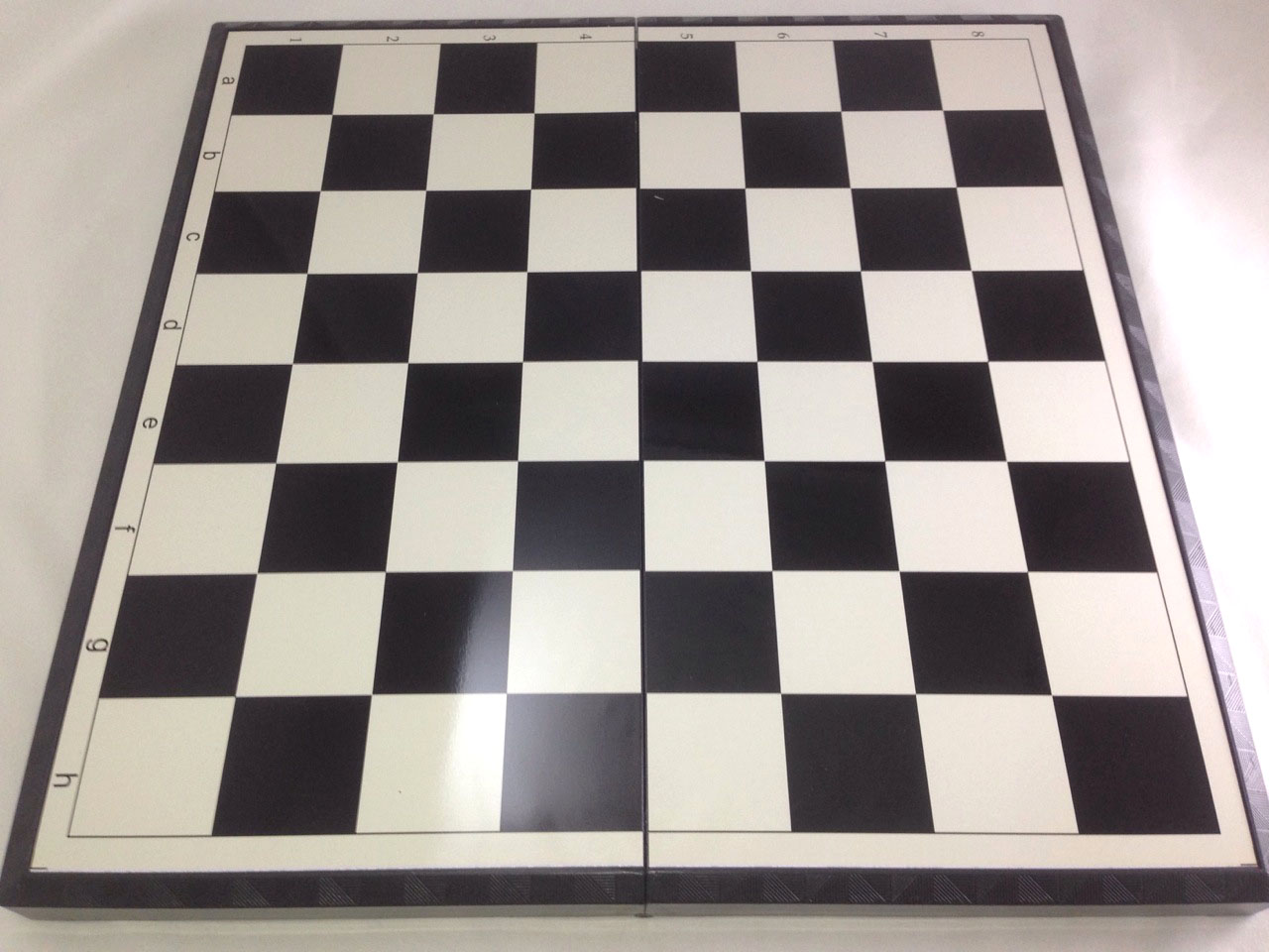 หมากรุกสากลแม่เหล็กพลาสติกอย่างดี