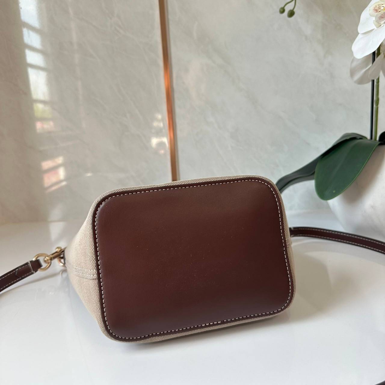 พร้อมส่ง 5 สี COACH HANNA BUCKET BAG กระเป๋าถือ/สะพายข้างทรงบักเก็ตรุ่นใหม่ดีไซน์เก๋น่ารัก เกรดท็อปออริ เกรดดีสุด สลับแท้ 1:1 ใช้ต่างประเทศได้