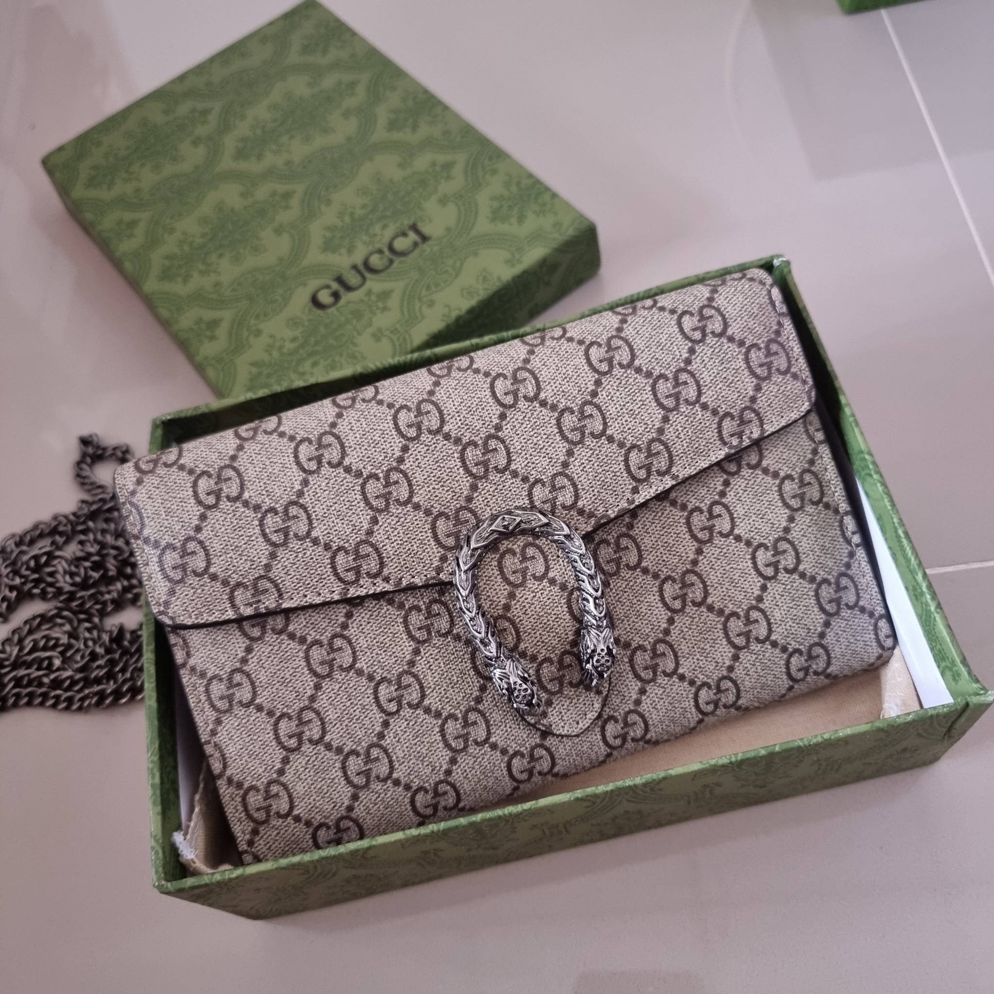 Dionysus GG Supreme chain wallet / Gucci woc dionysus chain bag พร้อมส่ง กระเป๋าสะพาย crossbody คลาสสิควินเทจ ดึงดูดและสะกดสายตาด้วยอะไหล่ดีเทลหรูรูปหัวสิงโต ถือเป็นคลัชท์ หรือสะพายก็อัพลุคหรูได้อีก