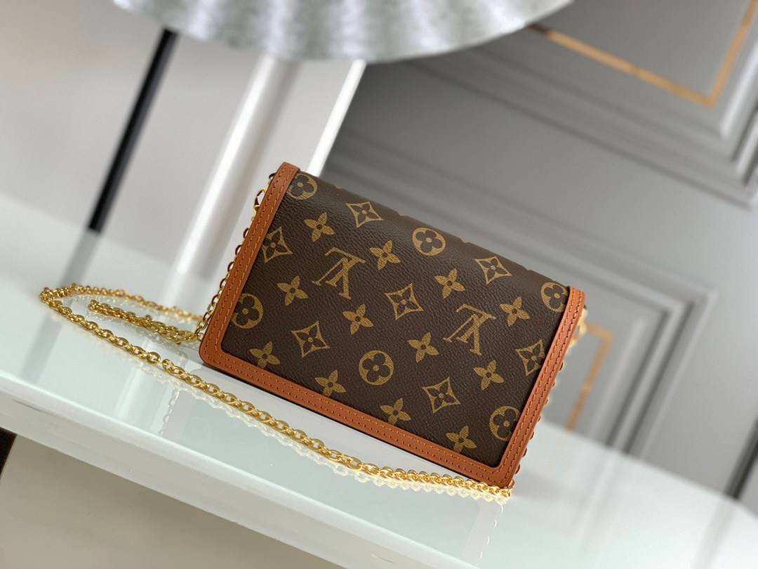 หนังแท้ LOUIS VUITTON DAUPHINE CHAIN WALLET / LV DAUPHINE พร้อมส่งที่ไทย งานหนังแท้ทั้งใบ เกรดเทพออริจินอล เนื้องานสวยงาม ภาพสินค้าถ่ายจากงานขายจริง ใช้งานต่างประเทศได้
