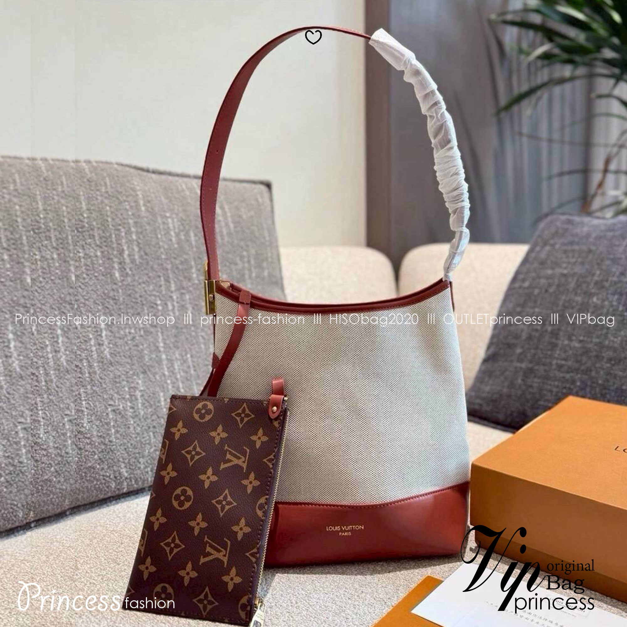 LV Low Key Hobo PM Bag กระเป๋าสะพายทรงโท้ทรุ่นใหม่ งานคอตตอนแคนวาส เผยความเรียบหรูมีระดับด้วยรูปทรงเรียบง่ายและงานฝีมือประณีตไร้ที่ติ ประดับแม่กุญแจสัญลักษณ์สุดไอคอนิก