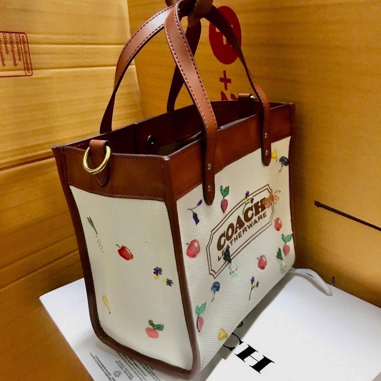 COACH FIELD TOTE 22 WITH GARDEN EMBROIDERY COACH BADGE