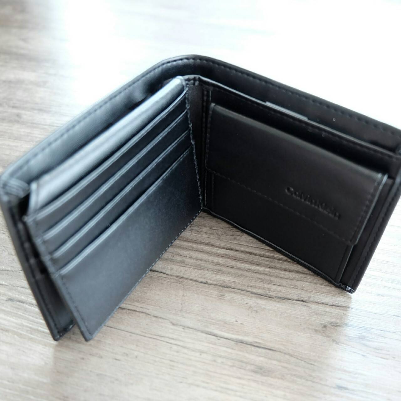 Calvin Klein Leather Bookfold with Key Fob Set กระเป๋าสตางค์ใบสั้น Set สุดคุ้มมอบให้เป็นของขวัญ หรือใช้เองก็แนะนำค่ะ