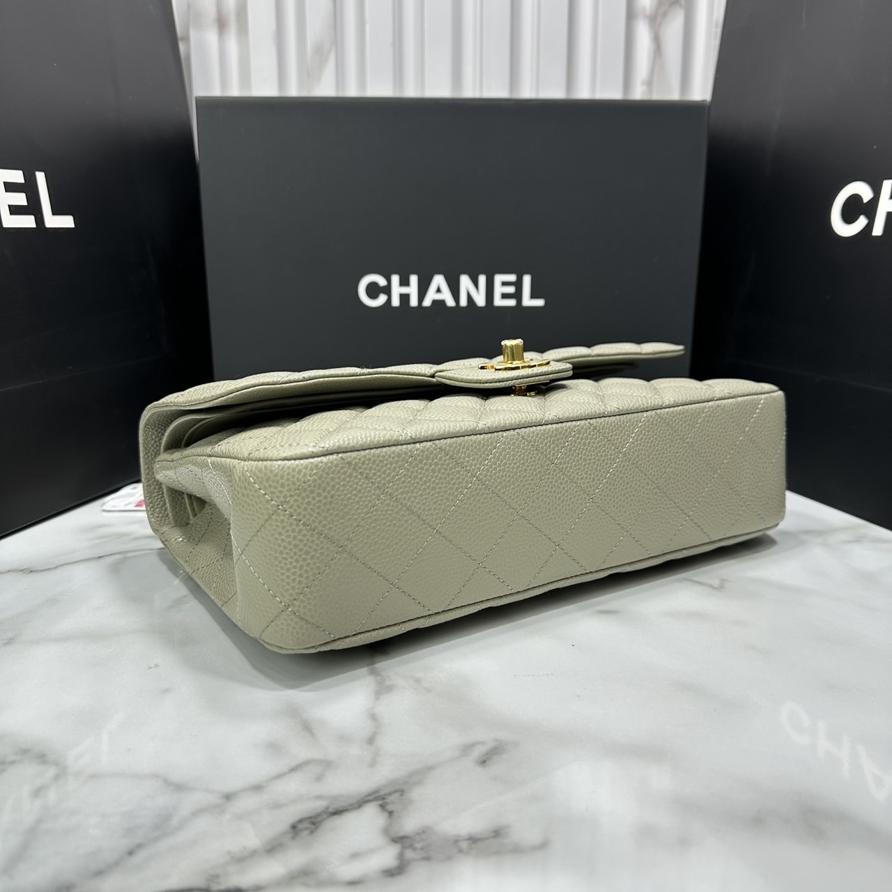 ORI หนังแท้ | ORI หนังแท้ | CHANEL Classic 25cm shoulder bag กระเป๋าสะพายรุ่นยอดนิยม หรูหราระดับตำนาน สวยงามเหนือกาลเวลา