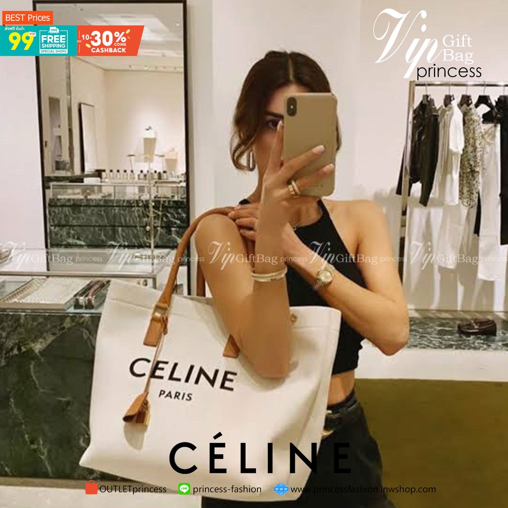 CELINE TOTE BAG กระเป๋าสะพายใบใหญ่ shopping bag ผ้าแคนวาสสายหนังสวยโทนสีคลาสสิค วัสดุ Canvas & Grained cowhide ดีไซน์ทรง Shopping ขนาดใหญ่กำลังดี เนื้อหนาแข็งแรง น้ำหนักเบา โดดเด่นที่ห้อยTagแม่กุญแจอะไหล่ทองสามารถใช้ล๊อคซิปด้านในได้ หูจับหนังสะพายไหล่ได้ 