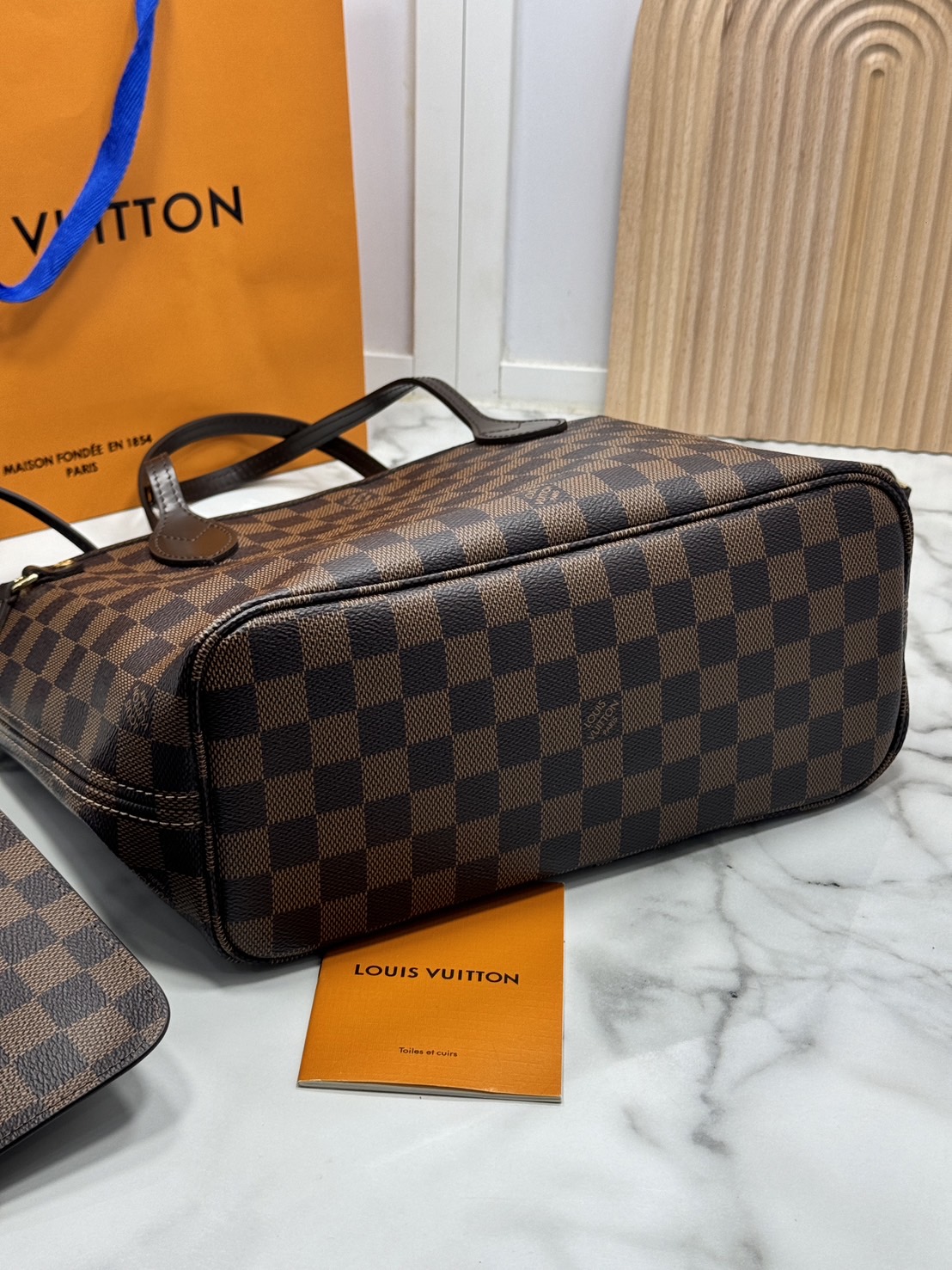 TOP ORI หนังแท้ | LV Neverfull PM bag Monogram Canvas กระเป๋าสะพายทรงโท้ท PM ดีไซน์คลาสสิกเหนือกาลเวลาเข้ากับดีเทลที่สืบทอดมายาวนาน Monogram แคนวาสแต่งขอบหนัง ดีไซน์พื้นที่ด้านในกว้างทว่าดูเพรียวบาง