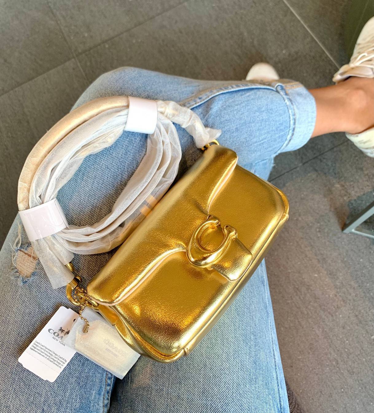 น้องสวยมากก สินค้าจริงสวยกว่าในรูป ไม่จกตาค่ะ! COACH PILLOW TABBY SHOULDER BAG 18 ((C3880)) 📣 พร้อมส่งที่ไทย คุณภาพเกินราคา! กระเป๋าหิ้ว//สะพายแบบครอสบอดี้ร์ 🔺หนัง nappa อย่างดี หนานิ่ม นุ่มมากๆ หลงรักน้องแน่นอน