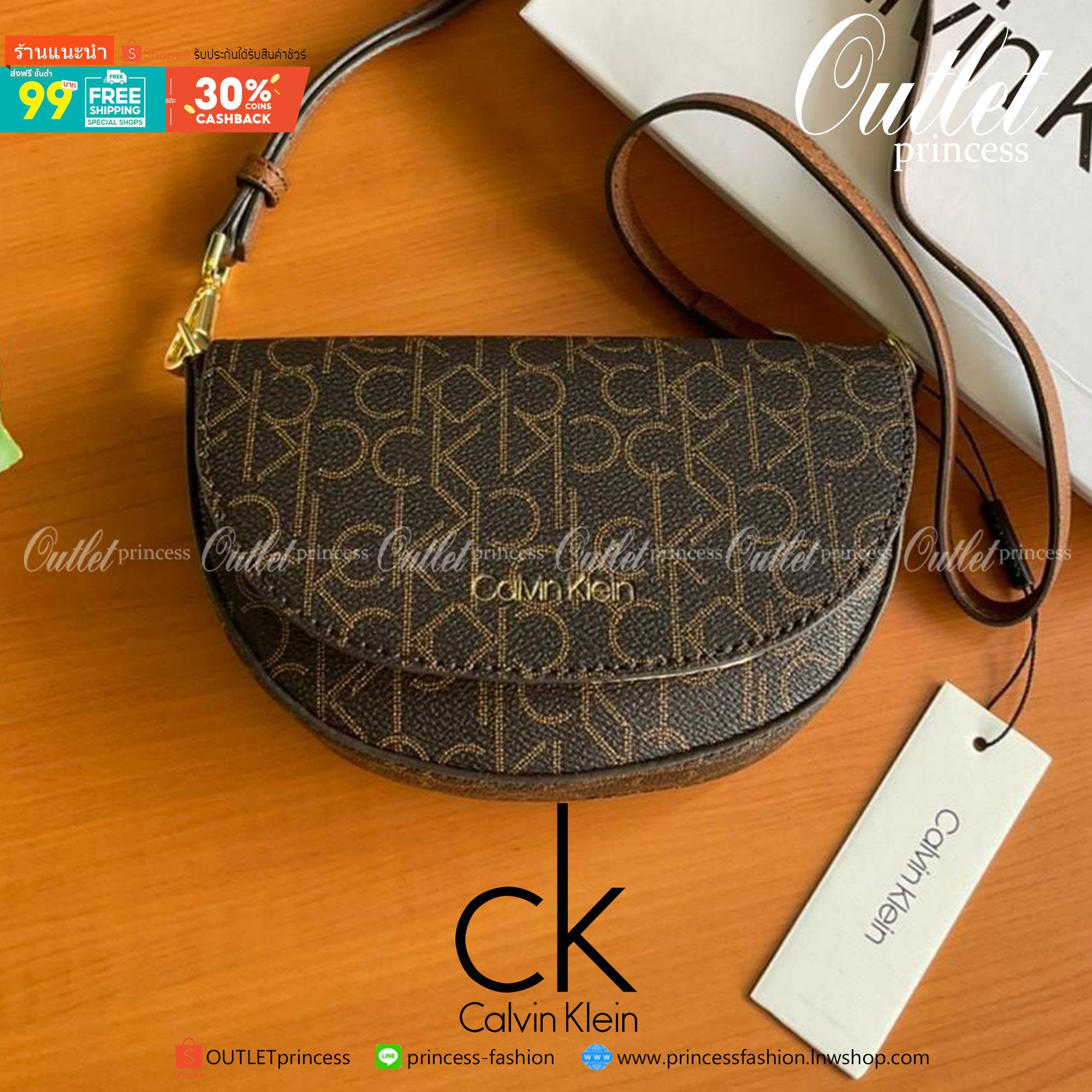 ของแท้ 💯% Calvin Klein Monogram Crossbody Bag กระเป๋าสะพายทรงครอสบอดี้ กระเป๋าคลัทช์ ทรงครึ่งวงกลม ขนาดน่ารัก ลายโมโนแกรมรอบใบ