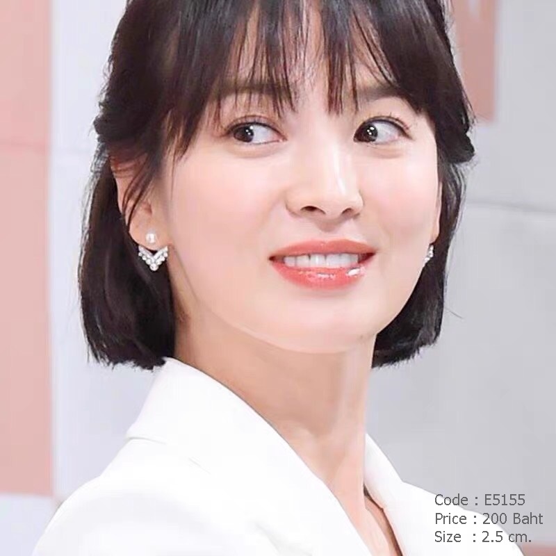 ต่างหูมุก ใส่แบบซ้อนใต้ติ่งหู ทรงสามเหลี่ยมฝังเพชร cz