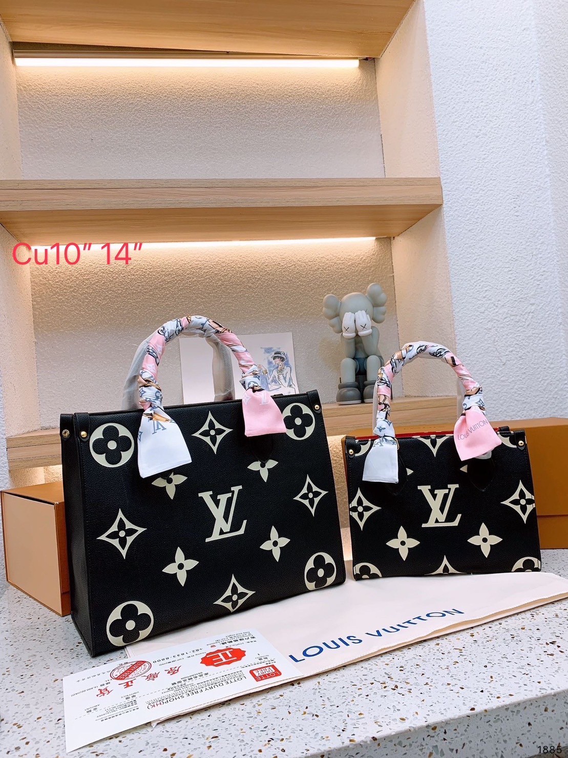 พร้อมส่ง 2 ไซส์ 3 สี 💖💖 LV OnTheGo Leather Handbag / LV Tote Crossbody Bag กระเป๋าทรงโท้ทเวอร์ชั่นดั้งเดิม งานหนังเต็มใบ ปั้มโลโก้เป็นเอกลักษณ์