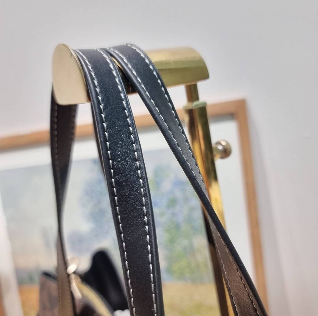 COACH HANNA CARRYALL IN SIGNATURE CANVAS / CH187 / CH195 / CH542 น้องใหม่ เรียบหรู ดูแพง กับกระเป๋าถือ/สะพายทรงสวย คงความคลาสสิค ดีไซน์ตกแต่งสายคาดจับจีบข้างกระเป๋าเพิ่มดีเทล มาพร้อมหูจับในตัว