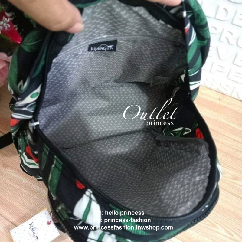 Kipling backpack size M 👍กระเป๋าคอลเลคชั่น Kipling 👍กระเป๋าเป้ ผ้าโพลีเอสเตอร์+ไนล่อน 👍มีหูหิ้วด้านบน 👍สายสะพายหลังปรับระดับได้ 👍มี3ซิปใส่ของ ช่องใหญ่ใส่โนตบุ๊คได้ 👍ด้านข้างมีกระเป๋าเล็กอีก2ข้าง ลายใหม่จาก K