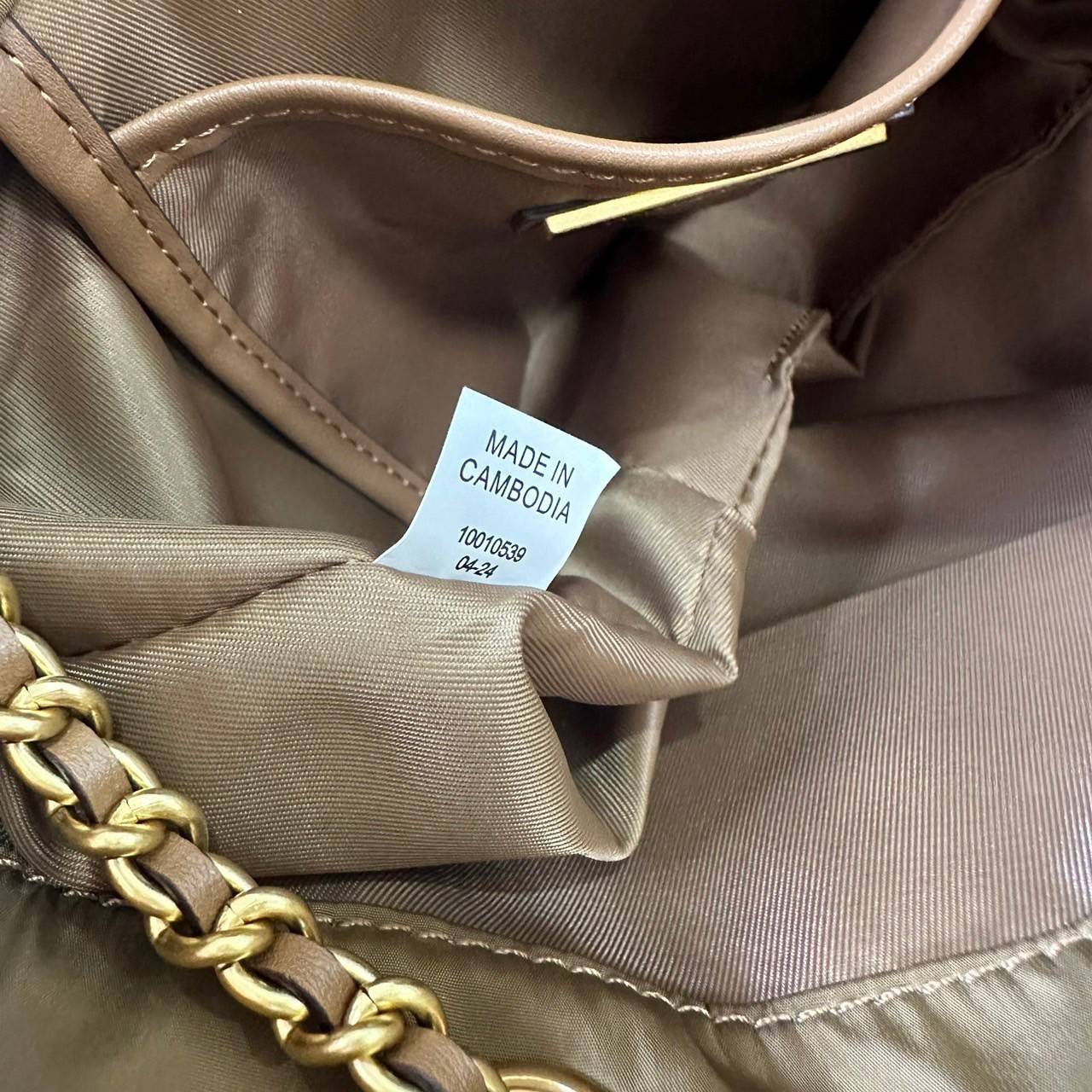 TORY BURCH Ella Chain Crossbody Nylon Bag กระเป๋าคล้องไหล่สายโซ่หรูหราโดดเด่นด้วยโลโก้หนังด้านหน้า สามารถปรับสะพายคอสบอดี้ สะพาลไหล่ได้