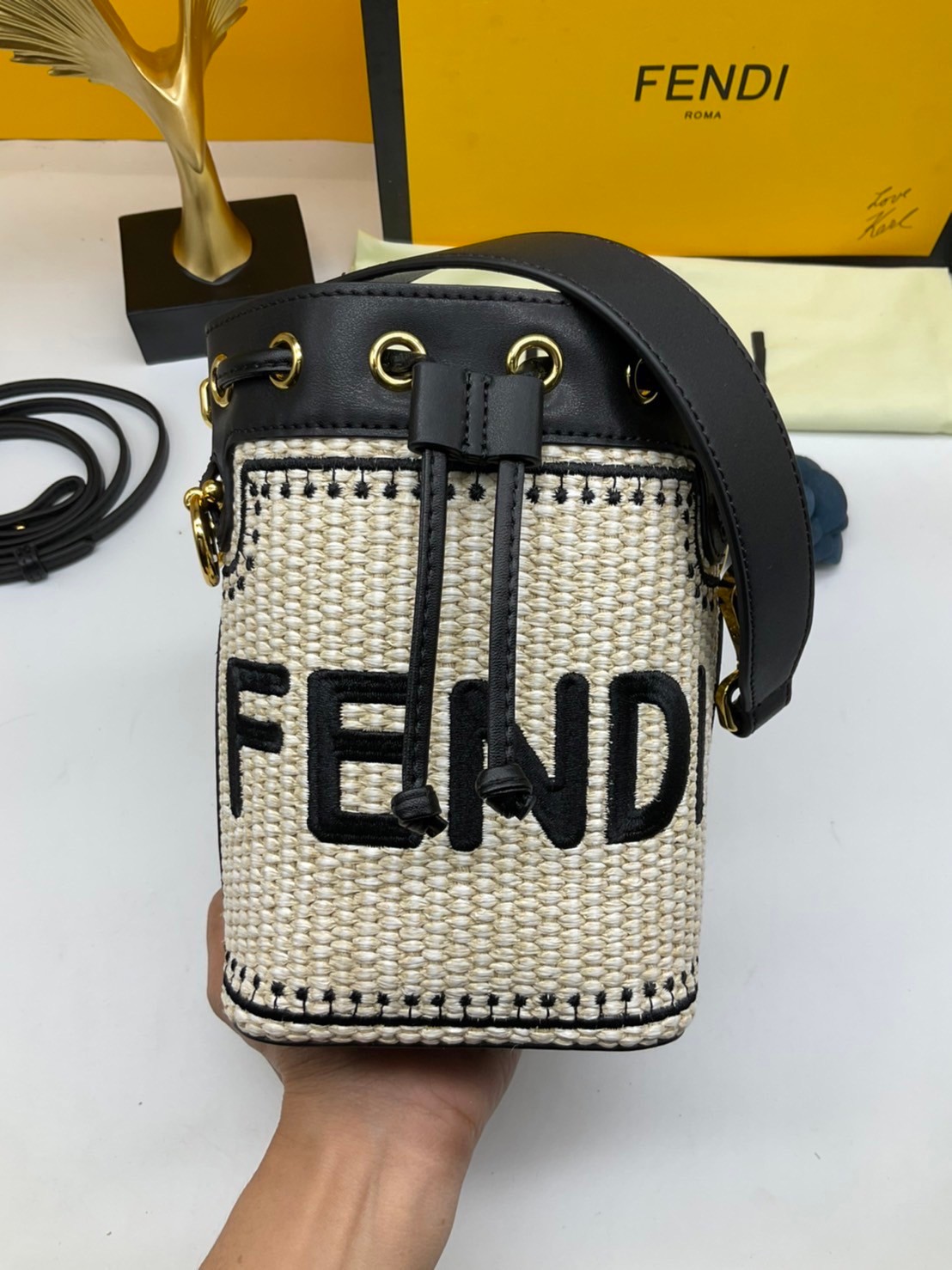 FENDI Mon Tresor Beige and black straw mini bag / Mon Tresor bucket bag made of natural-coloured woven straw with a moss-stitch effect, with black straw Fendi lettering. กระเป๋าสะพายทรงบัคเก็ตมินิน่ารัก อะไหล่ปั้มแบรนด์สีทอง Rare items เด็ดๆแบบนี้ห้ามพลาด