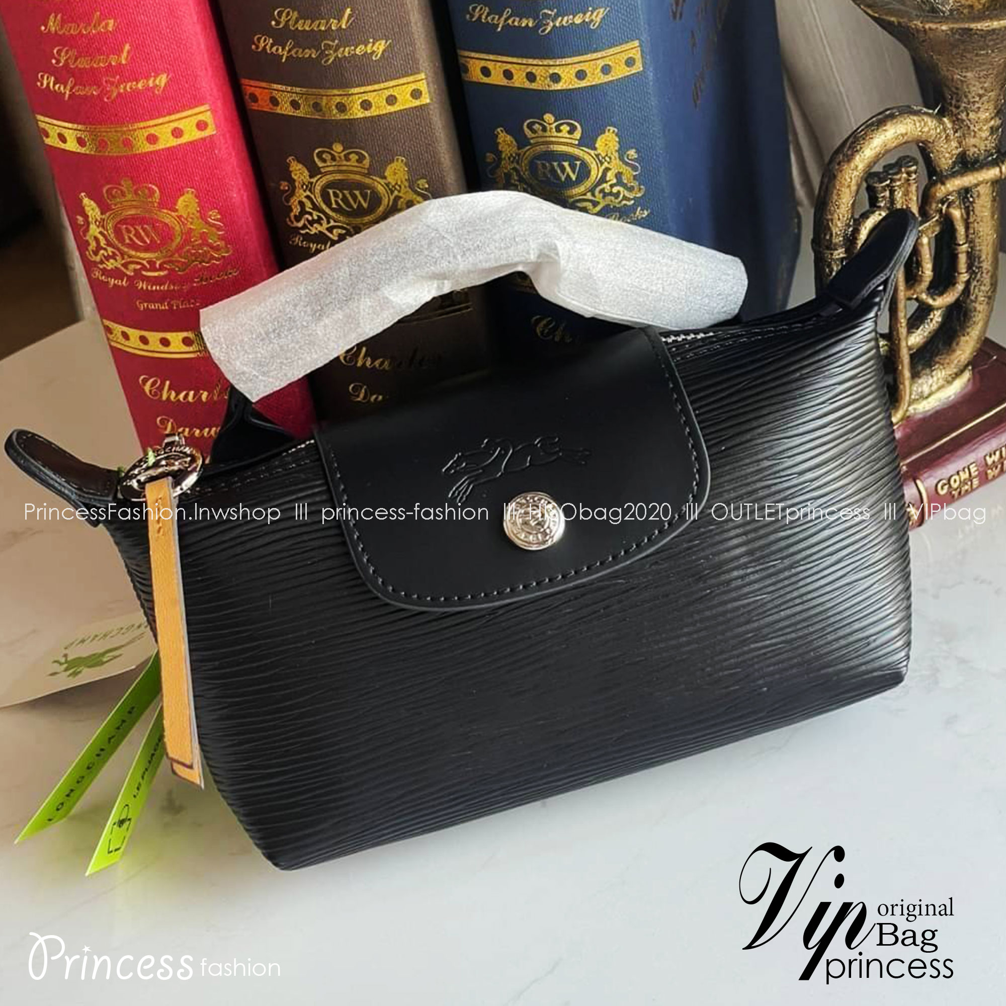 LONGCHAMP LE PLIAGE CITY POUCH WITH HANDLE Taupe - Canvas (ไม่มีสายยาว) กระเป๋าเครื่องสำอางแบบมีซิปพร้อมหูหิ้วใบนี้เหมาะสำหรับการจัดระเบียบกระเป๋าของคุณ