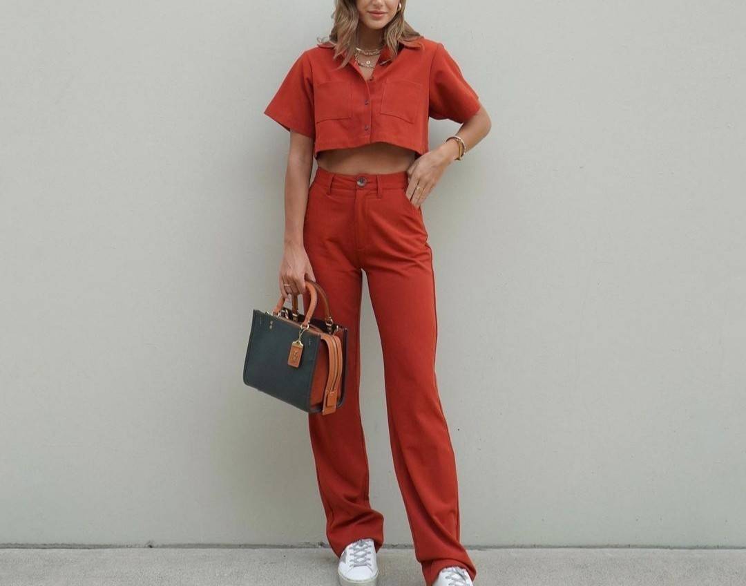 OUTLET 】COACH ROGUE 25 IN COLORBLOCK (C5575) ที่สุดแห่งความหรูหรา สุดคลาสสิค 🌺กระเป๋าหนังแท้คุณภาพเยี่ยม สัมผัสนิ่มละมุนจนต้องหลงรัก ด้านข้างเพิ่มความสวยเก๋ด้วยหนังกลับ อยู่ทรงสุดสวย น่าใช้ น่ามอง จนใครๆต้องเหลียวหลังตาม//ด้านในมี 2 ช่องกว้าง กับอ