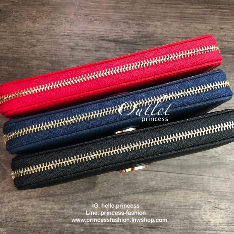 TOMMY HILFIGER Zipper Wallet & Valet เปิด - ปิดกระเป๋าด้วยซิปรอบ ด้านในมีช่องใส่บัตร ช่องใส่ธนบัตรและช่องซิปใส่เหรียญ จะมอบเป็นของขวัญหรือใช้เองก็แนะนำเลยค่ะ
