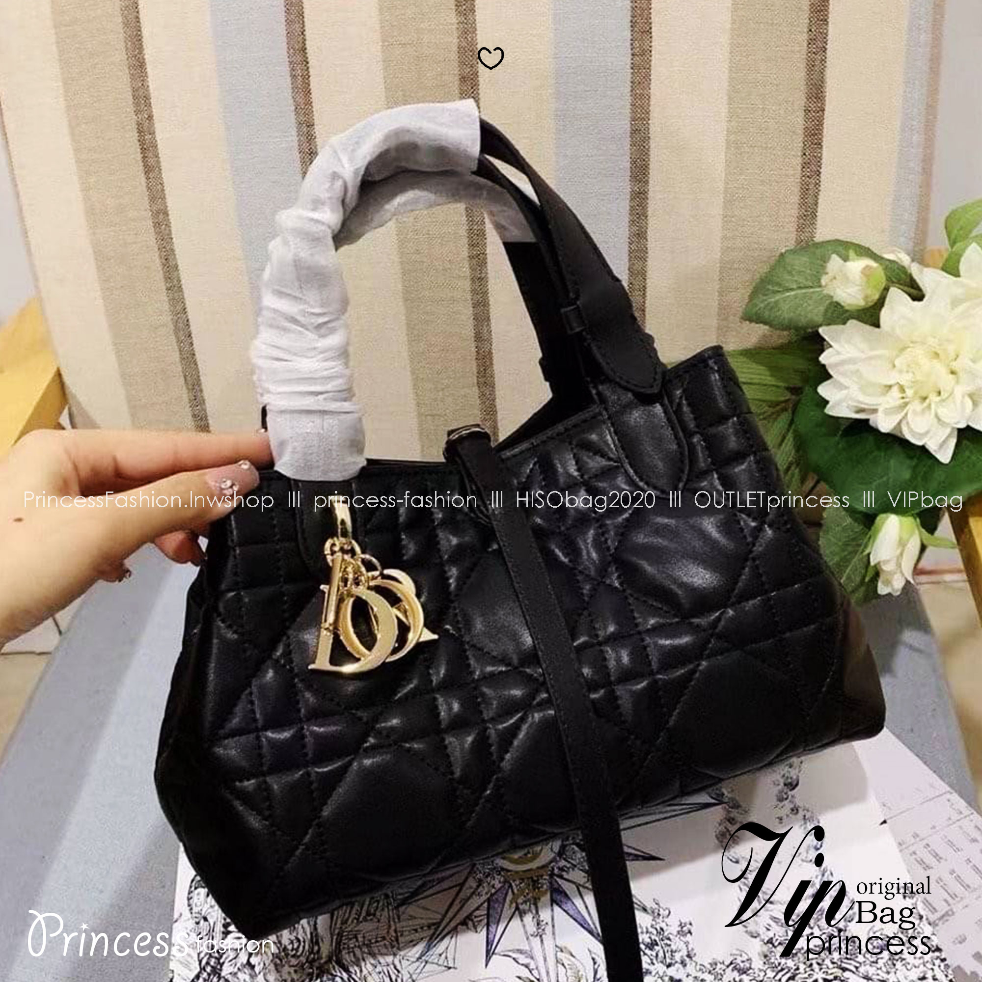 Small Dior Toujours Bag กระเป๋าสะพายทรงโท้ท พร้อมใบลูกเข้าเซ็ท ดีไซส์เรียบหรูทันสมัย ภายในโล่งกว้างมาก จุของได้เต็มที่ รูปทรงคลาสสิค หนังสวย หรูหราเกินเบอร์