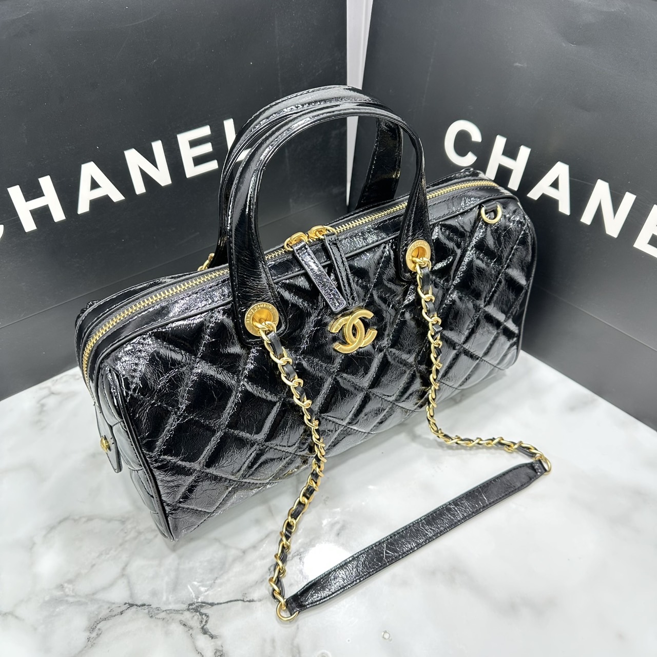 ORI หนังแท้ | Chanel Large Bowling Bag Crumpled Leather / Chanel Keepall Bag กระเป๋าถือ กระเป๋าสะพายรุ่นใหม่ล่าสุด ดีไซน์หนังยับเงา รูปแบบเรียบหรูหราใช้งานง่าย สวยงามตามแบบฉบับแบรนด์