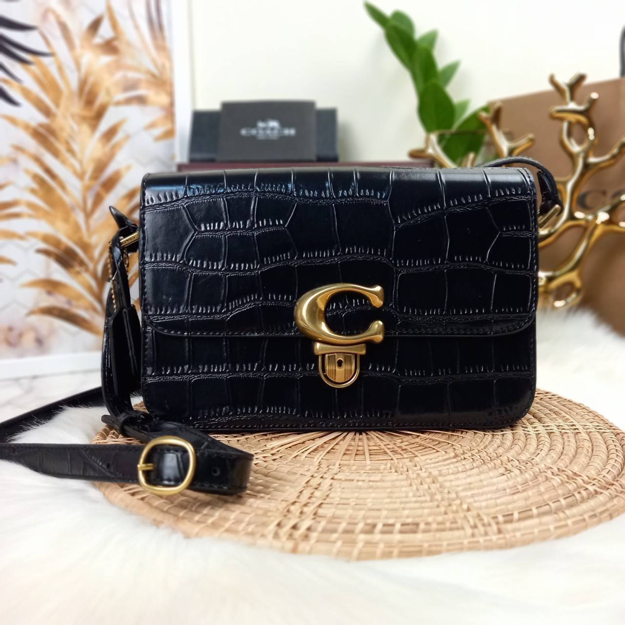 COACH CROCODILE EMBOSSED LEATHER STUDIO SHOULDER BAG (COACH C6640)🌺เอาซิ๊!!ใครอดใจไหวให้รู้ไป!! สวยตาแตก!! ปรับลุคให้ดูแพง แบบไม่ปรานีกันล่ะคราวนี้!// กระเป๋าถือ กระเป๋าสะพาย อีกหนึ่งคอลเลคชั่นสุดตะลึงตา หรูหรา! เวอร์วังอลังสร้าง! ที่ดูแพงม๊ากก!!/