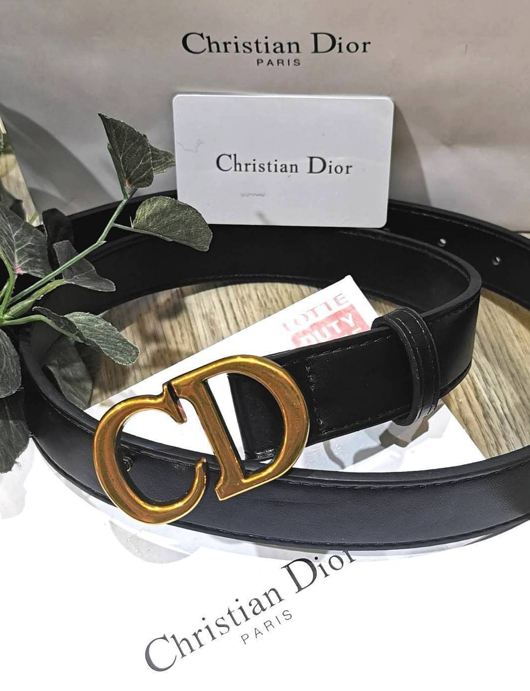 Christian Dior Belt Embossed "CD" 3D Logo VIP Gift With Purchase (GWP) เข็มขัดหนังแท้พรีเมี่ยมกิ๊ฟ Limited จาก Christian Dior Perfume Dutyfree ดีไซน์สุดคลาสสิคสไตล์ Vintage วัสดุ 3D Gold metal สายหนังสีดำปรับระดับได้ เข้าได้กับทุกลุ๊คสไตล์การเเต